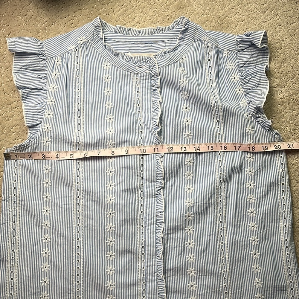 Ann Taylor LOFT Flutter Sleeve Button Down Embroidered Blouse Striped Floral M - Picture 4 of 7